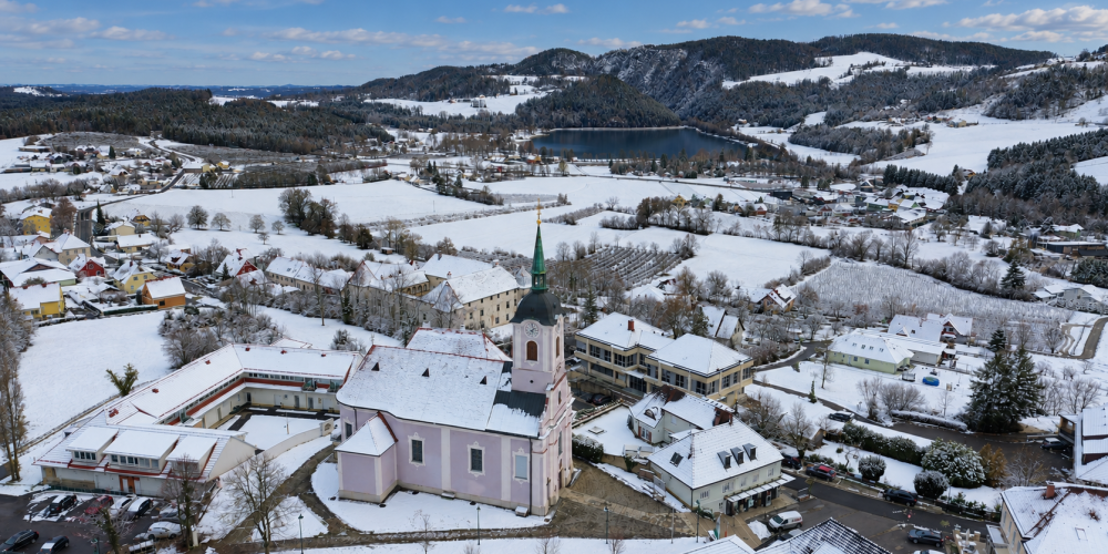 Himmel-mit-Chatgpt_-Kirche-Schnee_